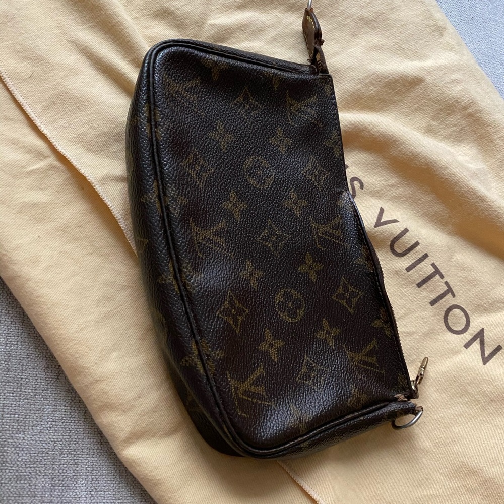 Louis Vuitton POCHETTE ACCESSOIRES